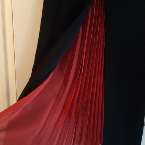 Formal Tristan long pencil skirt with red pleated lining - perfect for a party - Picture 3 of 5